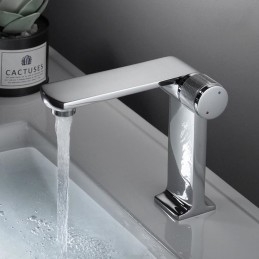 Robinet de lavabo en cuivre...