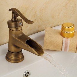 Robinet de lavabo de salle...