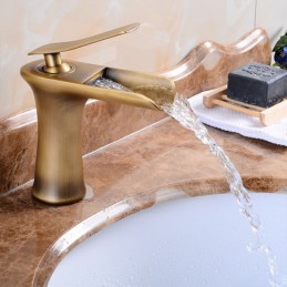 Robinet de lavabo de salle...