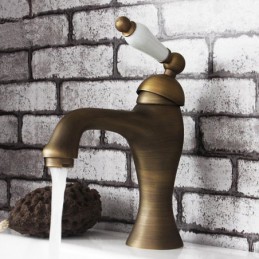 Robinet de lavabo de salle...